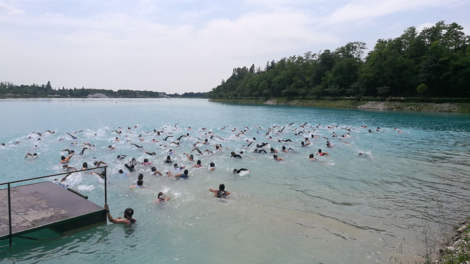 IL QUINTETTO DEL TRIATHLON TEAM PEZZUTTI HA DATO BATTAGLIA ALL'OLIMPICO LE BANDIE A LOVADINA