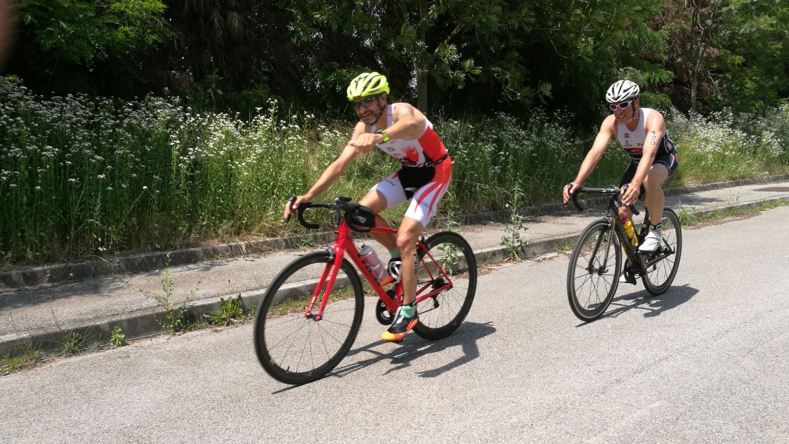 IL QUINTETTO DEL TRIATHLON TEAM PEZZUTTI HA DATO BATTAGLIA ALL'OLIMPICO LE BANDIE A LOVADINA