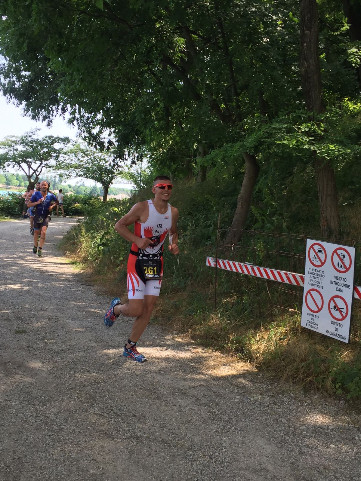 IL QUINTETTO DEL TRIATHLON TEAM PEZZUTTI HA DATO BATTAGLIA ALL'OLIMPICO LE BANDIE A LOVADINA