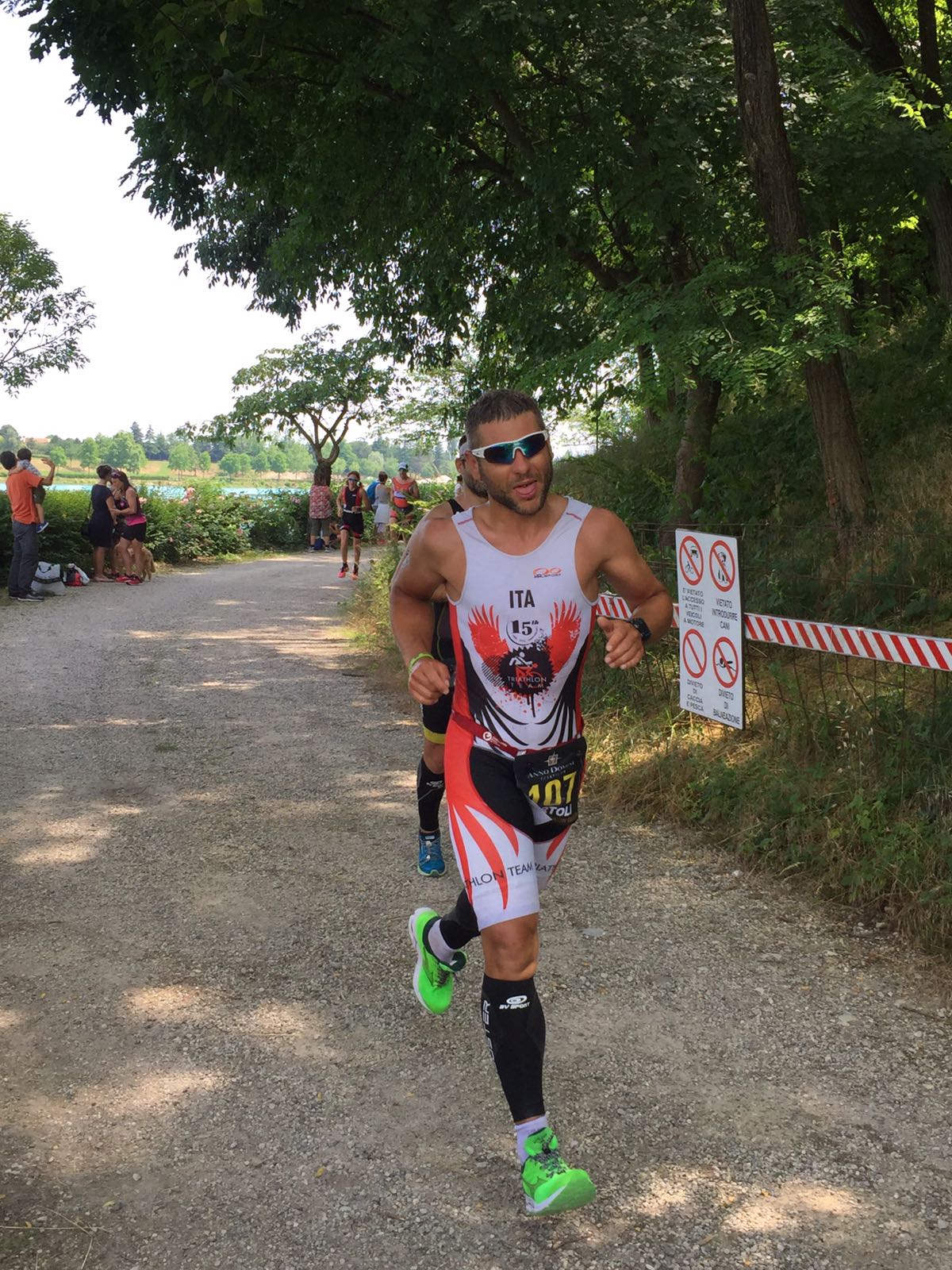 IL QUINTETTO DEL TRIATHLON TEAM PEZZUTTI HA DATO BATTAGLIA ALL'OLIMPICO LE BANDIE A LOVADINA