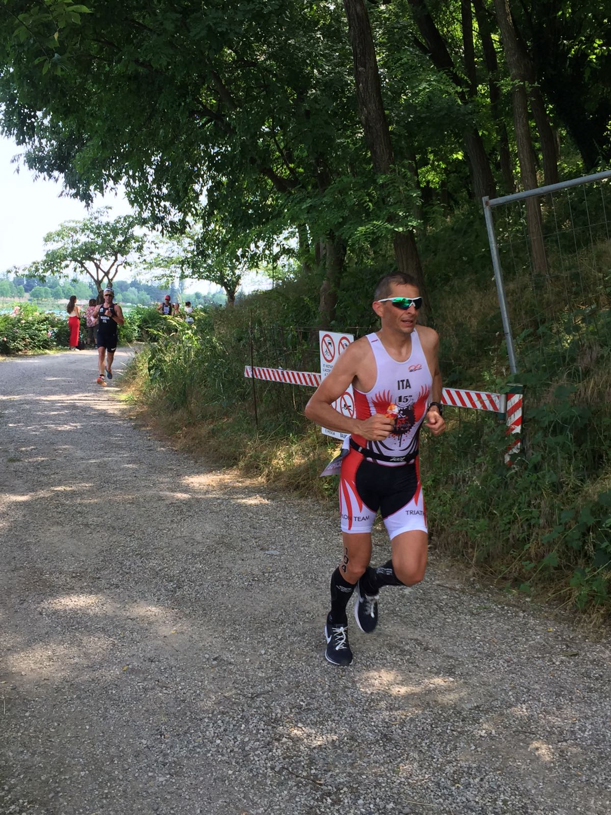 IL QUINTETTO DEL TRIATHLON TEAM PEZZUTTI HA DATO BATTAGLIA ALL'OLIMPICO LE BANDIE A LOVADINA