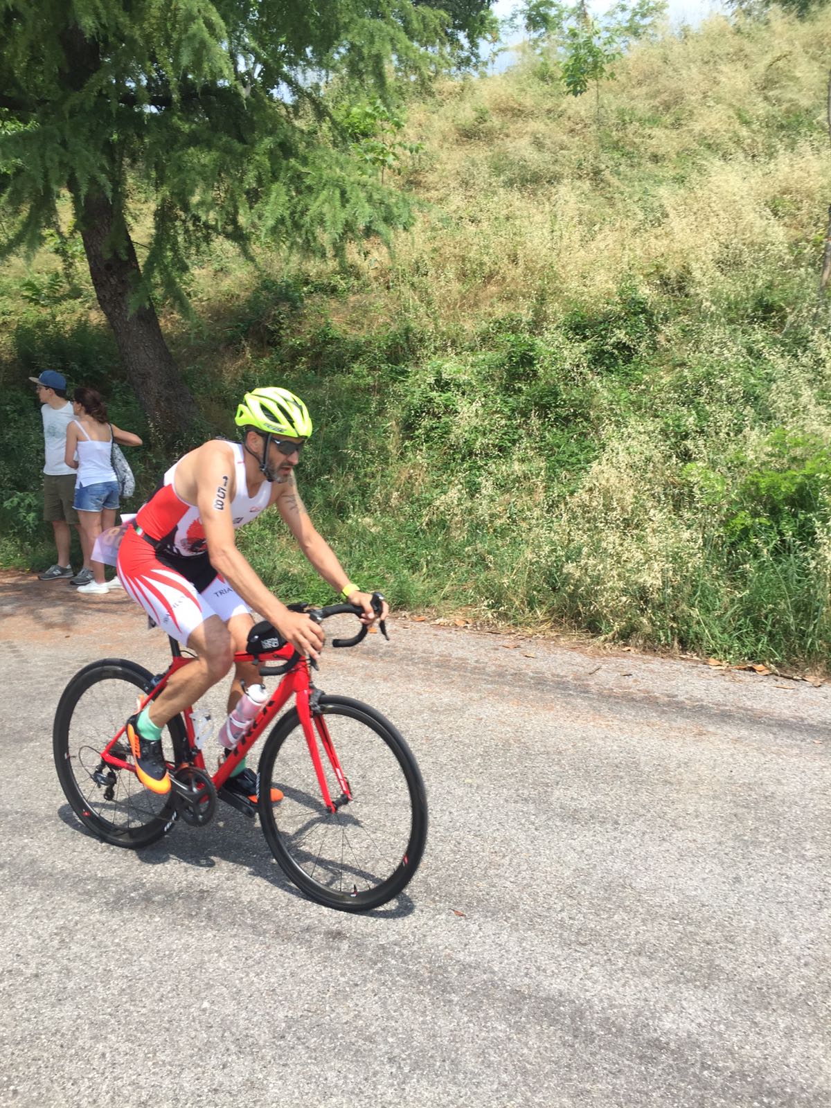 IL QUINTETTO DEL TRIATHLON TEAM PEZZUTTI HA DATO BATTAGLIA ALL'OLIMPICO LE BANDIE A LOVADINA