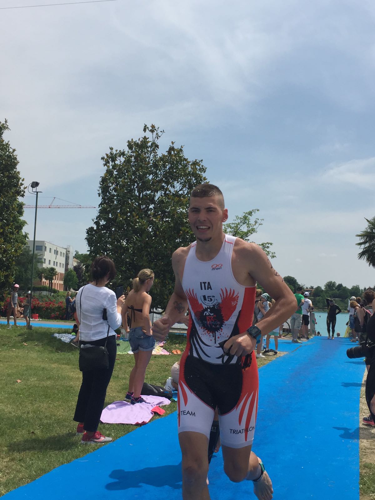 IL QUINTETTO DEL TRIATHLON TEAM PEZZUTTI HA DATO BATTAGLIA ALL'OLIMPICO LE BANDIE A LOVADINA