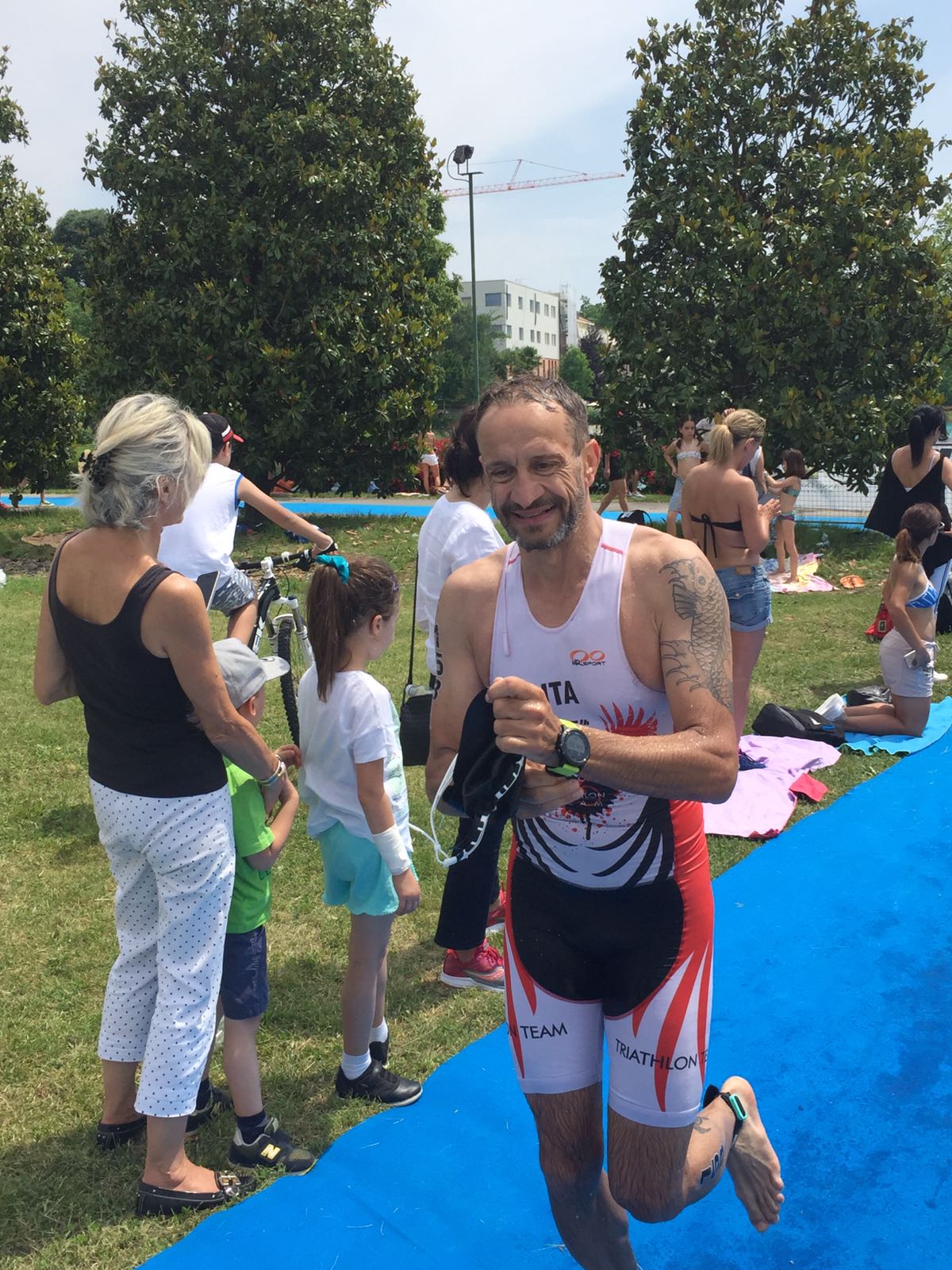 IL QUINTETTO DEL TRIATHLON TEAM PEZZUTTI HA DATO BATTAGLIA ALL'OLIMPICO LE BANDIE A LOVADINA