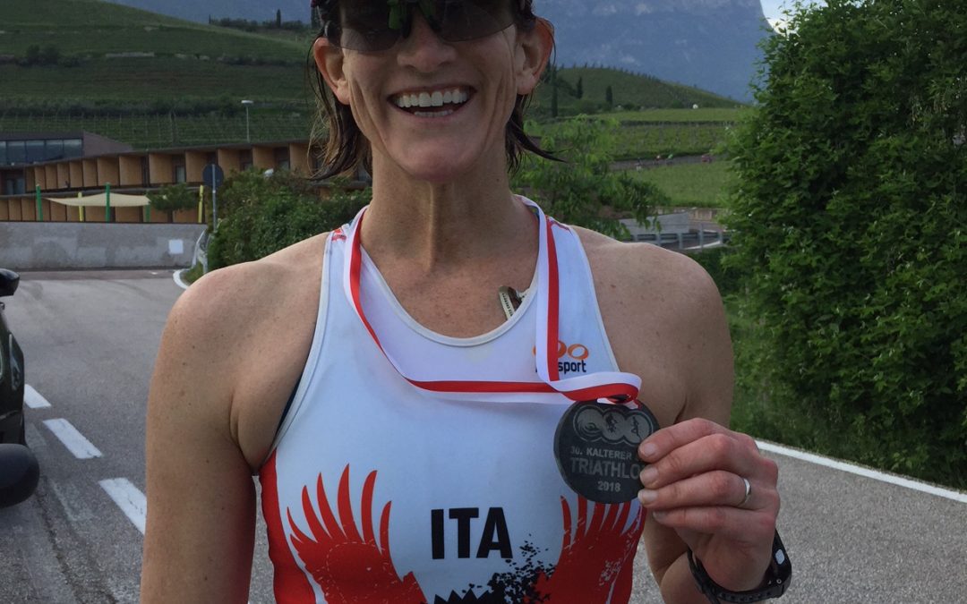 ANN BOWERS-EVANGELISTA STRINGE I DENTI E CONCLUDE CON SUCCESSO L’OLIMPICO DEL LAGO DI CALDARO