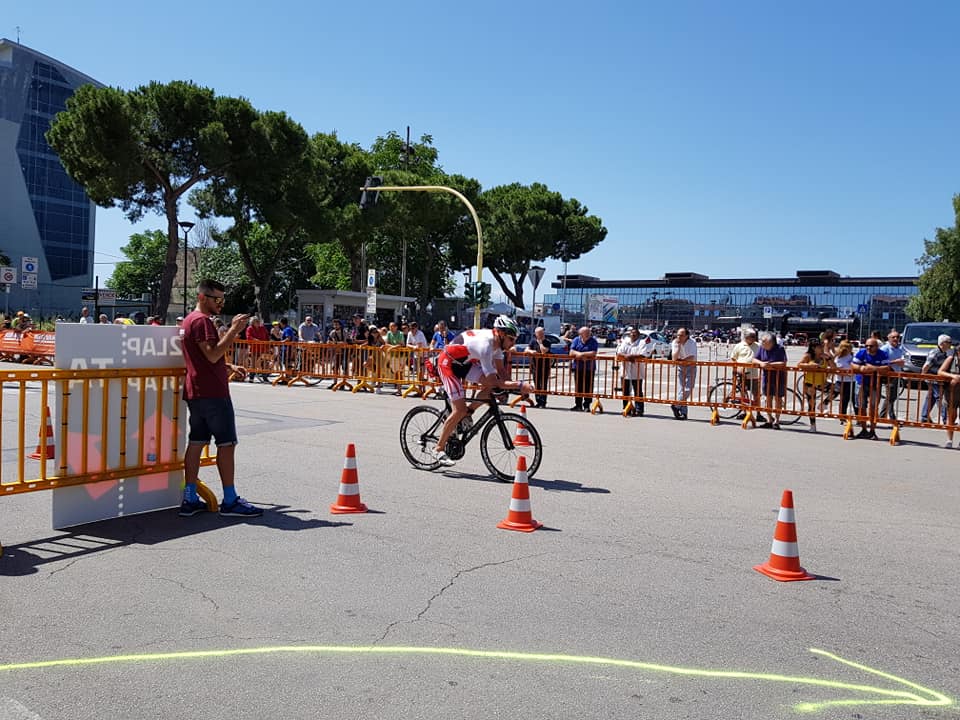 UN INDIMENTICABILE IRONMAN 70.3 DI PESCARA PER IL TRIO DEL TRITEAM PEZZUTTI COMPOSTO DA GIANLUIGI BERTON, IVAN FURLAN E DARIO NADAL