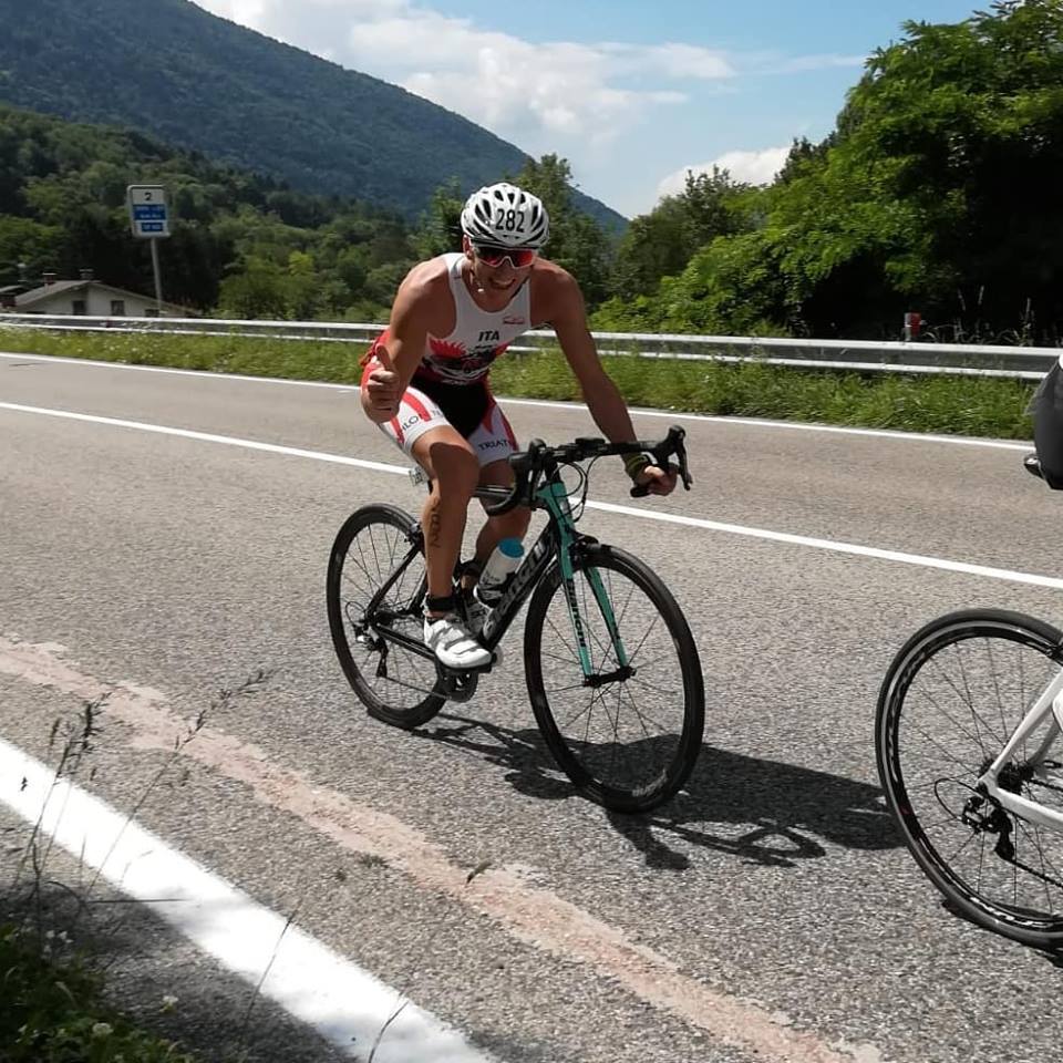 TRIATHLON TEAM PEZZUTTI IN LUCE ALLO SPRINT DI FARRA D'ALPAGO CON OTTO TRIATLETI IN GARA. SUGLI SCUDI ALESSANDRO VITA CON UN OTTIMO 21° POSTO ASSOLUTO