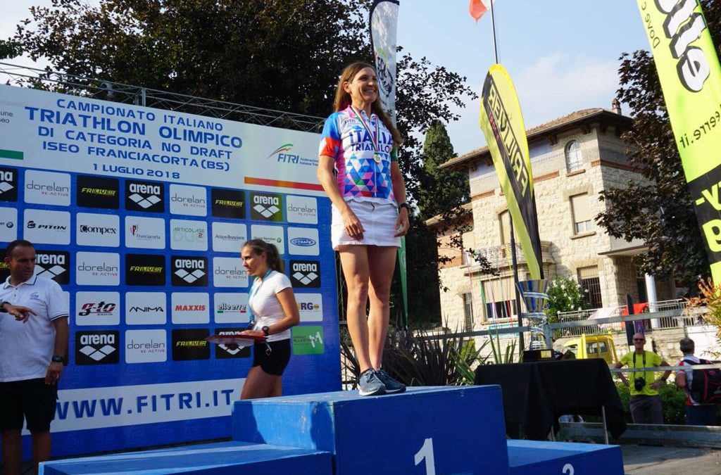 ELISABETTA VILLA CAMPIONESSA ITALIANA DI CATEGORIA AI TRICOLORI DI TRIATHLON OLIMPICO NO DRAFT DI ISEO, QUINTA ASSOLUTA TRA LE DONNE! BENE ANCHE GAVA E VALENTI