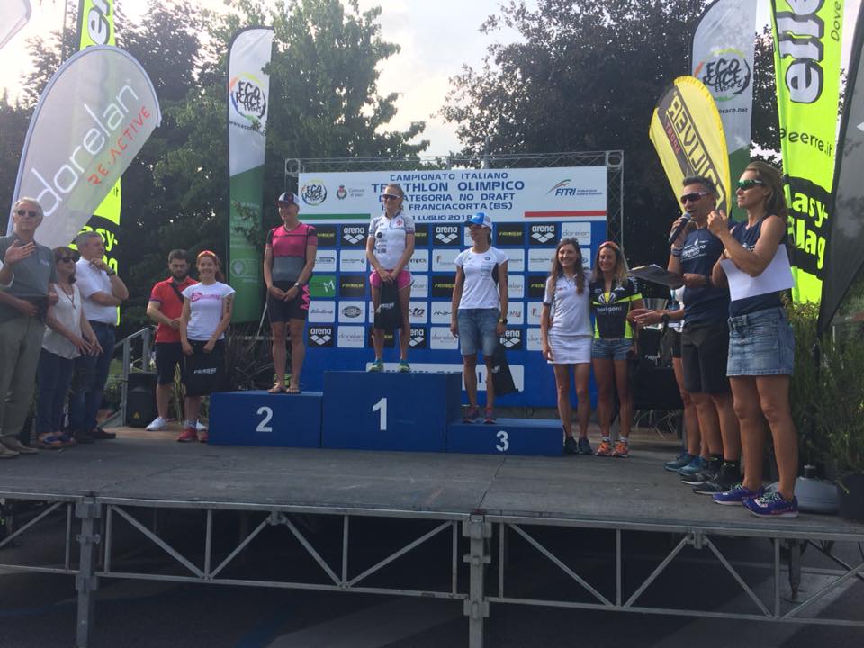 ELISABETTA VILLA CAMPIONESSA ITALIANA DI CATEGORIA AI TRICOLORI DI TRIATHLON OLIMPICO NO DRAFT DI ISEO, QUINTA ASSOLUTA TRA LE DONNE! BENE ANCHE GAVA E VALENTI