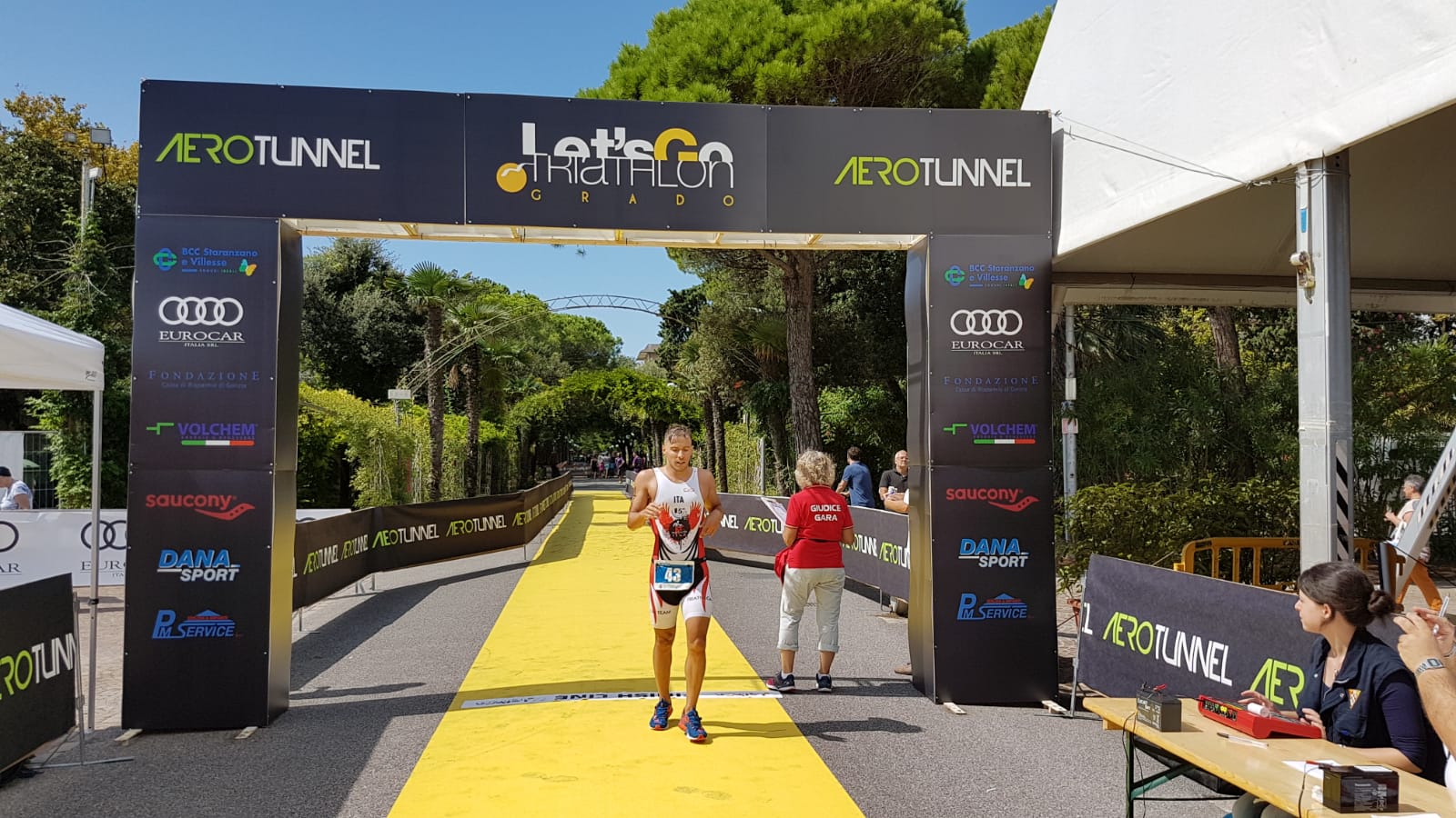 TRITEAM PEZZUTTI SUGLI SCUDI A GRADO. GIACOMO BRUNO PRIMO DI CATEGORIA NELL'OLIMPICO, NELL'AQUATHLON PRIMO POSTO PER JENNY TELLAN, SECONDO ALESSANDRO VITA