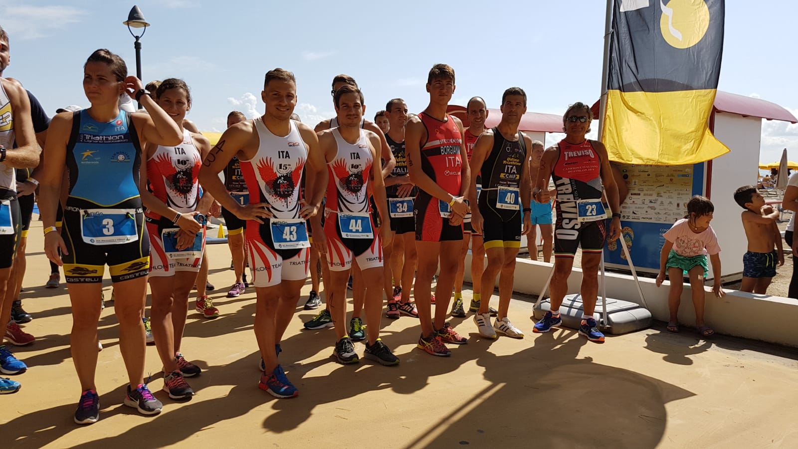TRITEAM PEZZUTTI SUGLI SCUDI A GRADO. GIACOMO BRUNO PRIMO DI CATEGORIA NELL'OLIMPICO, NELL'AQUATHLON PRIMO POSTO PER JENNY TELLAN, SECONDO ALESSANDRO VITA