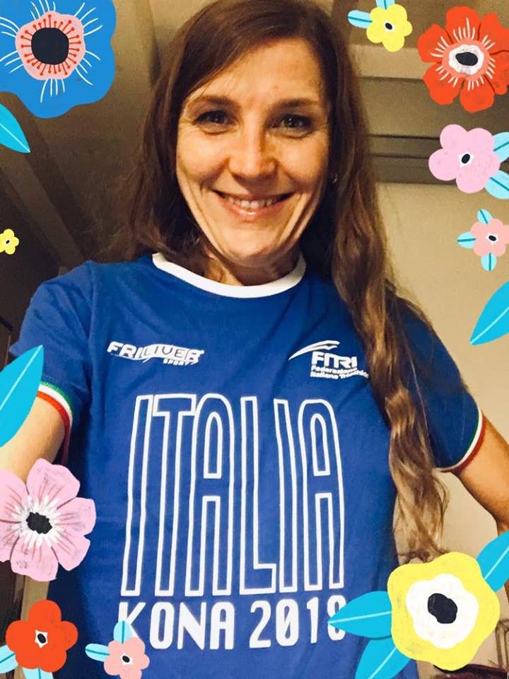 ELISABETTA VILLA A LIGNANO PER LA CONSEGNA DELLA MAGLIA AZZURRA FITRI PER IL MONDIALE IRONMAN DI KONA