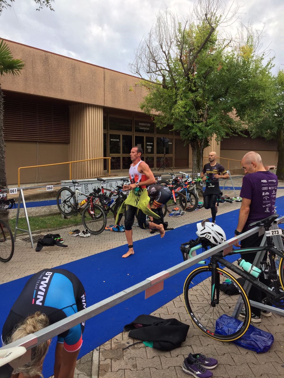 TRITEAM PEZZUTTI SUGLI SCUDI A GRADO. GIACOMO BRUNO PRIMO DI CATEGORIA NELL'OLIMPICO, NELL'AQUATHLON PRIMO POSTO PER JENNY TELLAN, SECONDO ALESSANDRO VITA
