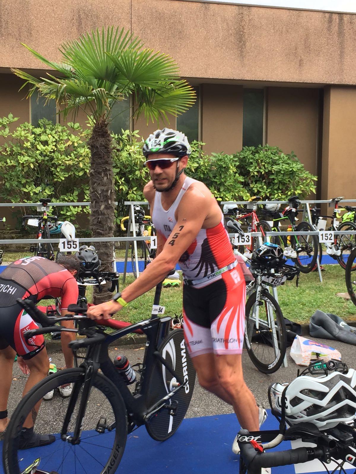 TRITEAM PEZZUTTI SUGLI SCUDI A GRADO. GIACOMO BRUNO PRIMO DI CATEGORIA NELL'OLIMPICO, NELL'AQUATHLON PRIMO POSTO PER JENNY TELLAN, SECONDO ALESSANDRO VITA