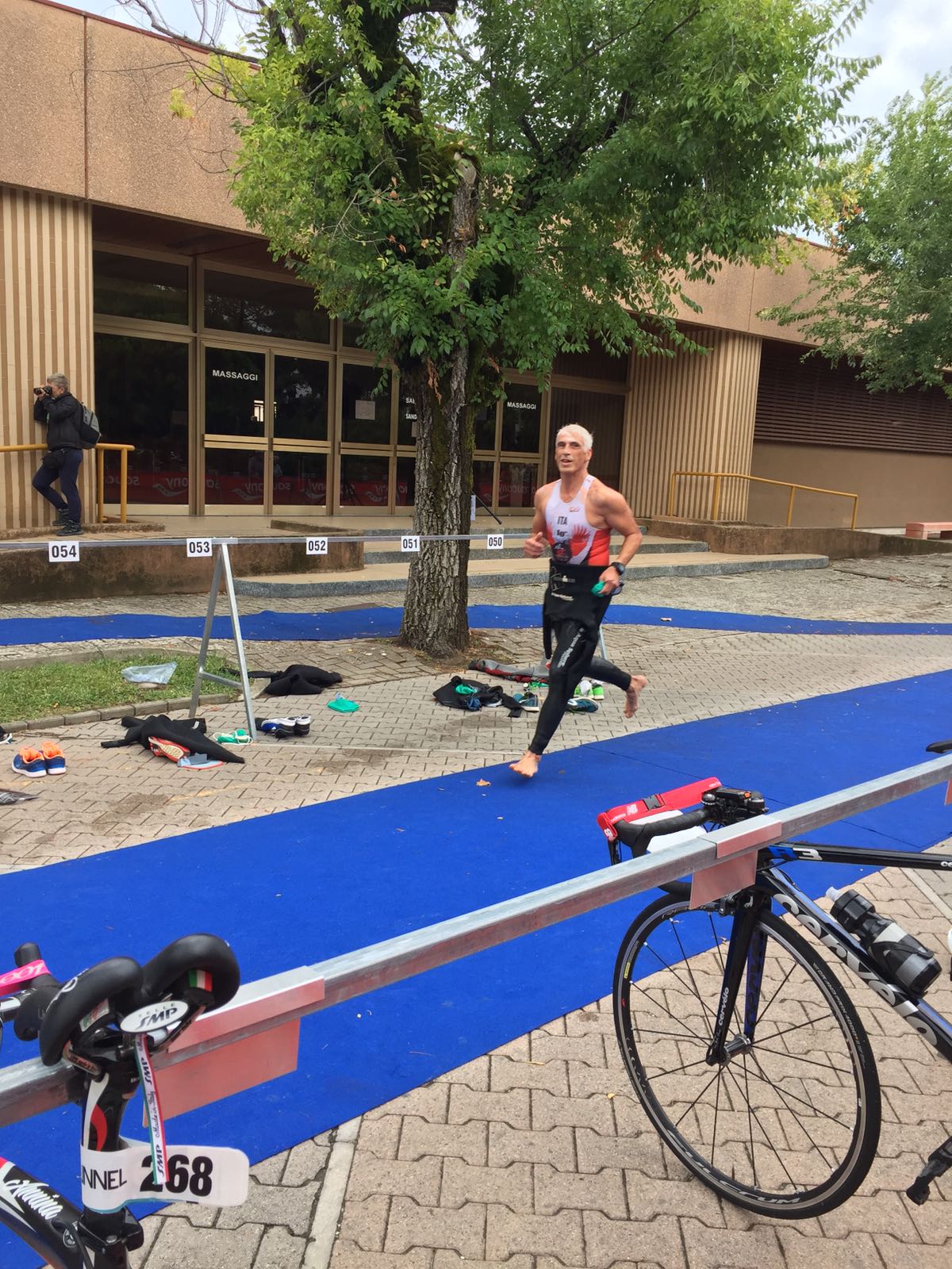 TRITEAM PEZZUTTI SUGLI SCUDI A GRADO. GIACOMO BRUNO PRIMO DI CATEGORIA NELL'OLIMPICO, NELL'AQUATHLON PRIMO POSTO PER JENNY TELLAN, SECONDO ALESSANDRO VITA