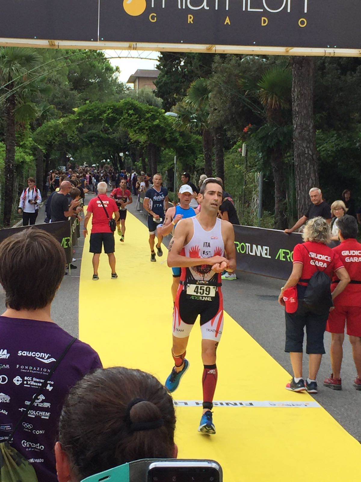 TRITEAM PEZZUTTI SUGLI SCUDI A GRADO. GIACOMO BRUNO PRIMO DI CATEGORIA NELL'OLIMPICO, NELL'AQUATHLON PRIMO POSTO PER JENNY TELLAN, SECONDO ALESSANDRO VITA