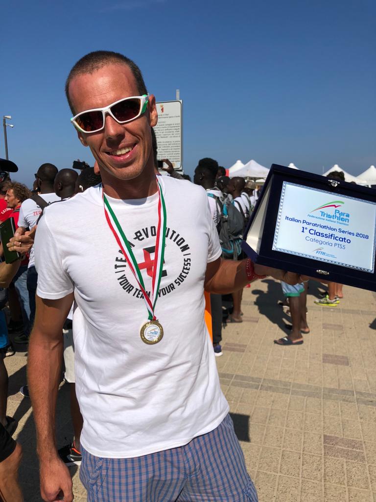 MAURO GAVA SI AGGIUDICA A BARI IL CAMPIONATO ITALIANO DI PARATRIATHLON DEL CIRCUITO IPS, NELLA CATEGORIA PTS5!