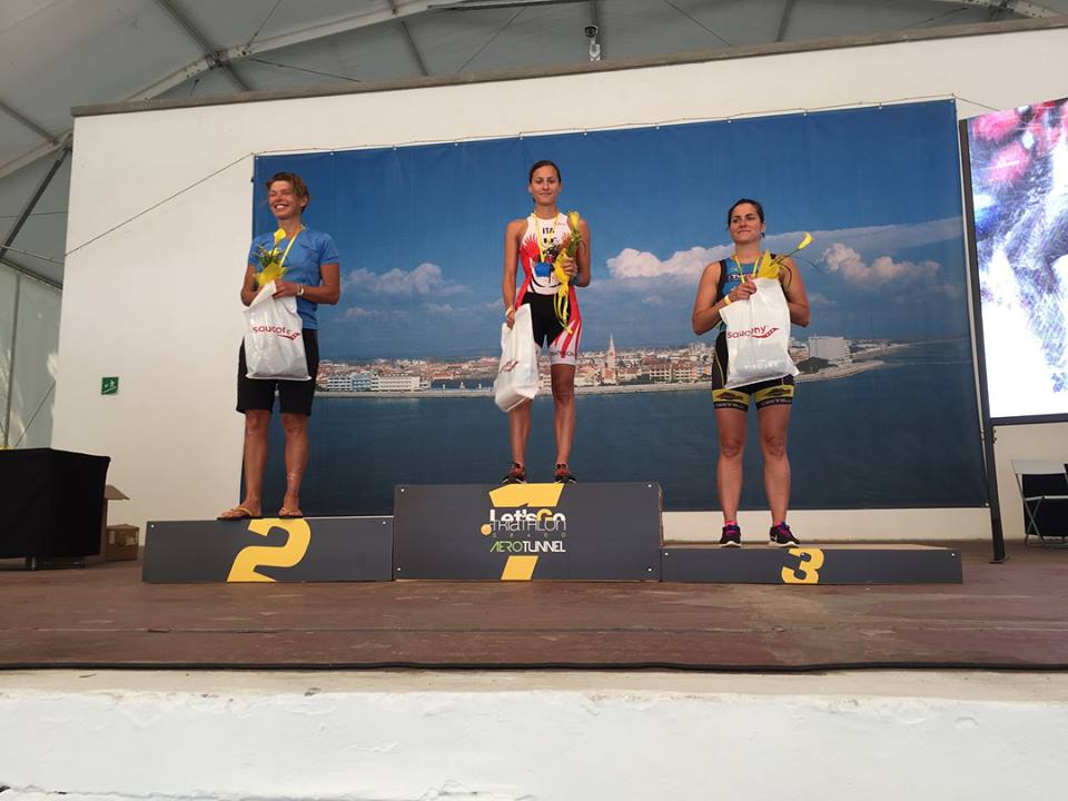 TRITEAM PEZZUTTI SUGLI SCUDI A GRADO. GIACOMO BRUNO PRIMO DI CATEGORIA NELL'OLIMPICO, NELL'AQUATHLON PRIMO POSTO PER JENNY TELLAN, SECONDO ALESSANDRO VITA