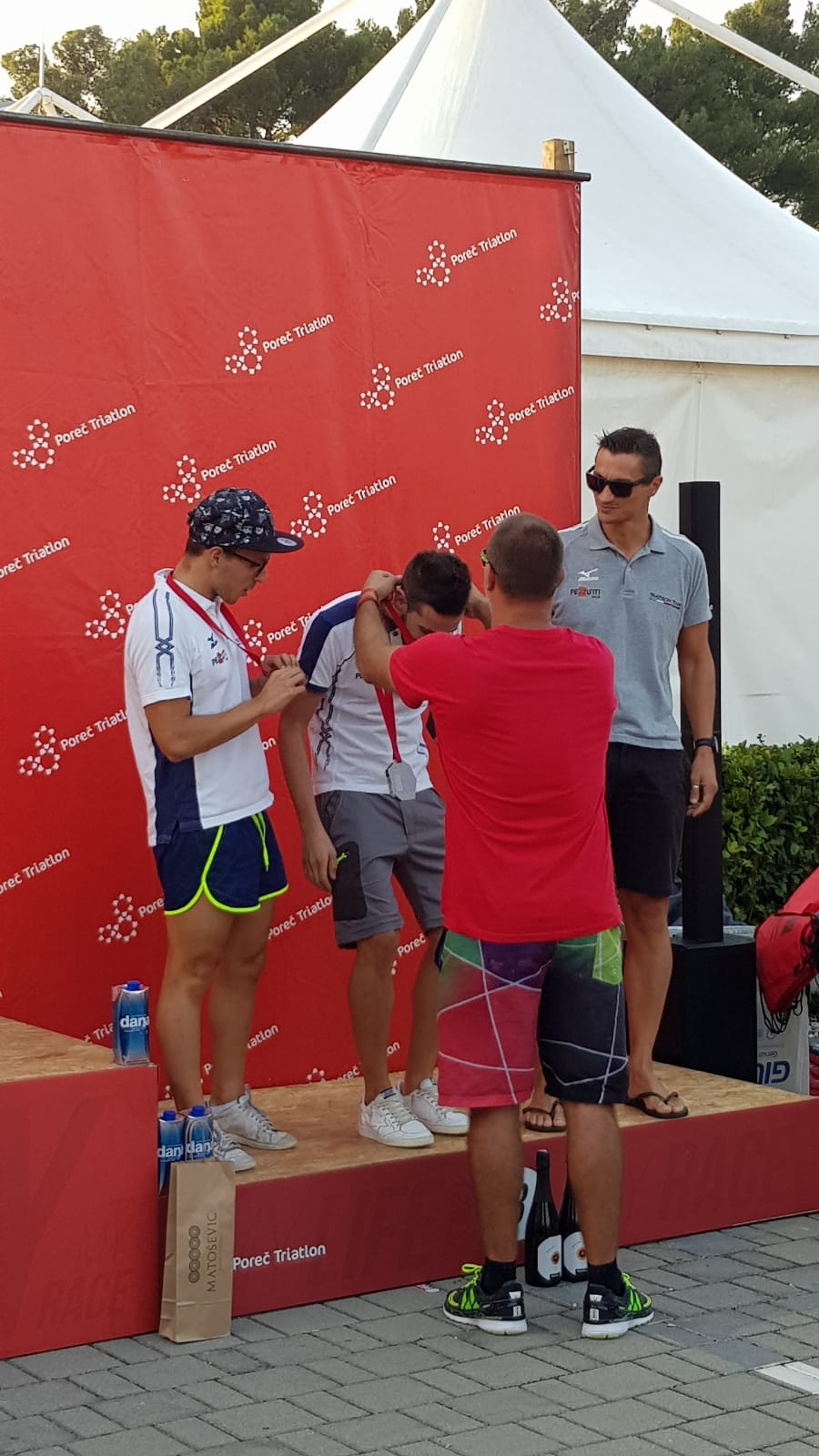 TRITEAM PEZZUTTI A PARENZO CON FURORE! DOMINIO NELLA PROVA A STAFFETTA: PRIMI, TERZI E OTTAVI. BENE ANCHE IN SINGOLO NEL MEZZO IRONMAN