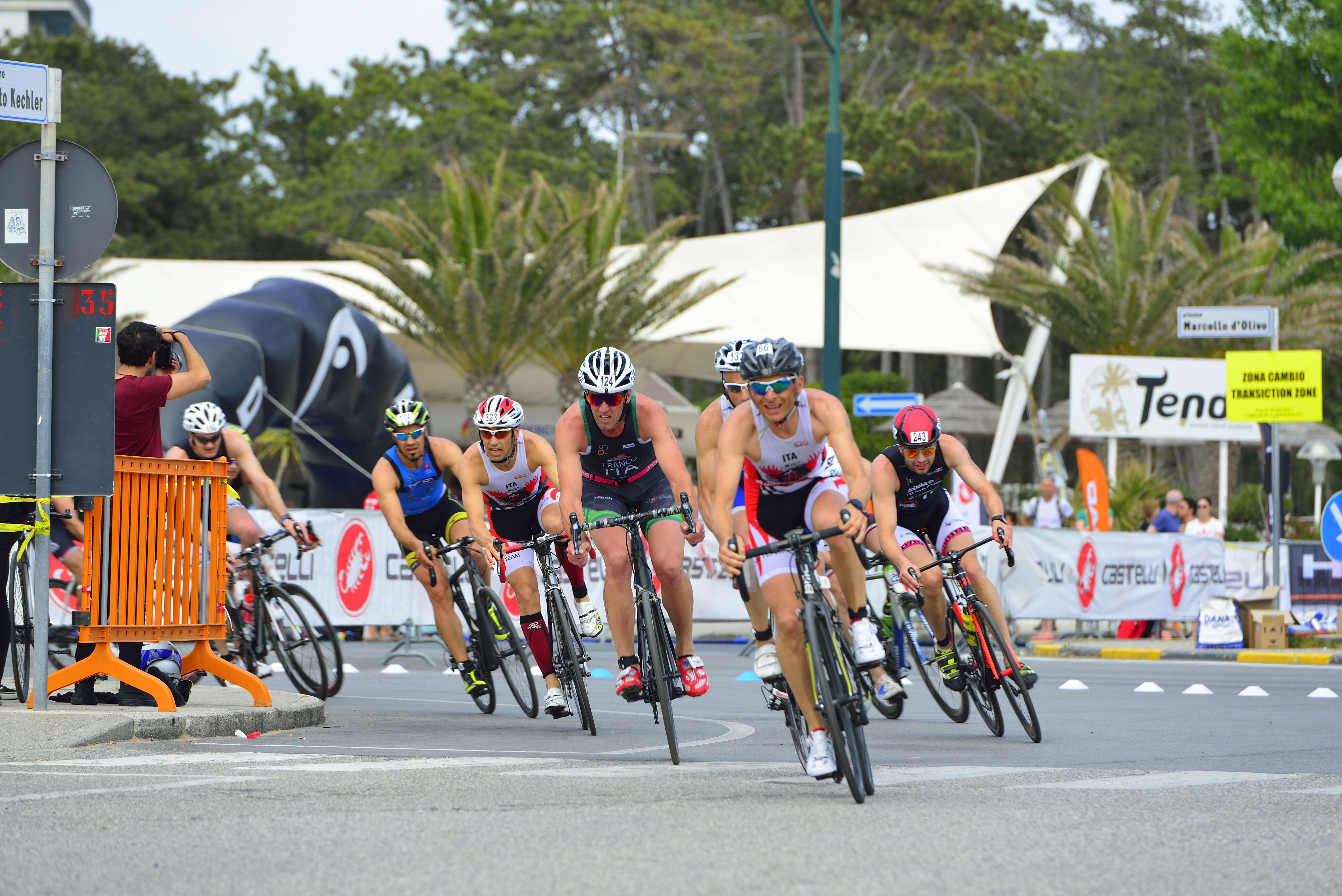 SEI PORTACOLORI DEL TRIATHLON TEAM PEZZUTTI SABATO A MUGGIA SULLE DISTANZE SPRINT E OLIMPICO