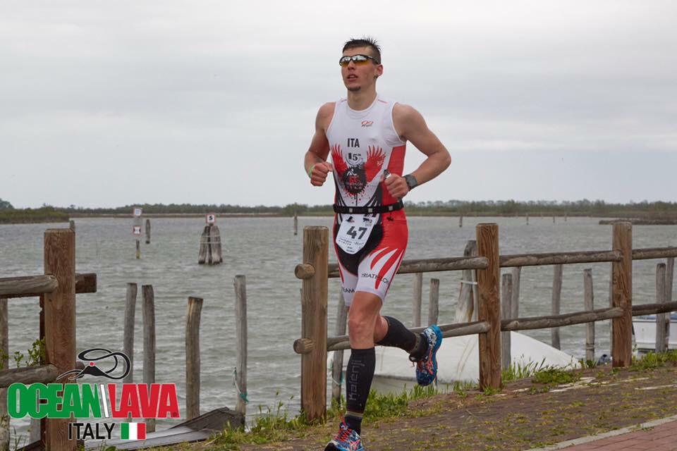 ERIK CARNELOS ED ENRICO SPADOTTO NELLA TEMPESTA AL MEZZO IRONMAN DELL’OCEAN LAVA ITALY