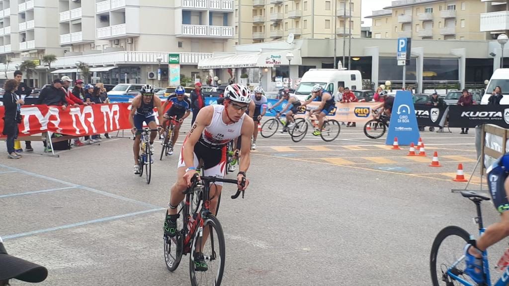 POSITIVE PRESTAZIONI DEI SETTE PORTACOLORI DEL TRIATHLON TEAM  PEZZUTTI IN GARA NEL WEEKEND DEL 18 E 19 MAGGIO