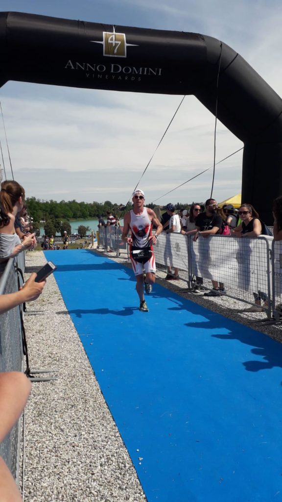 ANTONIO ARCUDI SUGLI SCUDI AL TRIATHLON OLIMPICO LE BANDIE: 7° ASSOLUTO E 2° DI CATEGORIA. BENE ANCHE GAVA E VITA