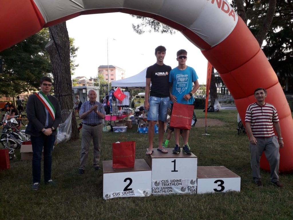 TRIATHLON TEAM PEZZUTTI SUGLI SCUDI AL TRIATHLON SPRINT CITTÀ DI UDINE. "DOPPIETTA" PER CARNELOS E SPADOTTO, PRESENTI ANCHE A SIRMIONE