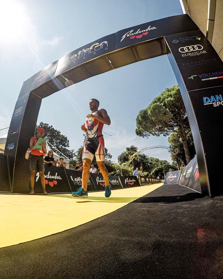 TRIATHLON TEAM PEZZUTTI SUGLI SCUDI A GRADO NELL'OLIMPICO E NELL'AQUATHLON